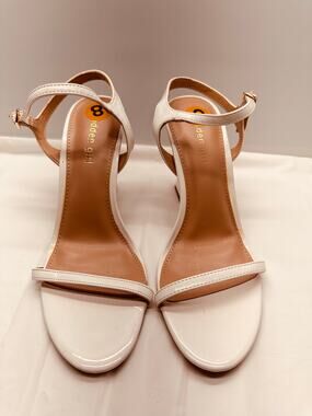 Madden Girl Women's Strappy Heeled Sandals Open Toe Adjustable Strap Size 8 READ